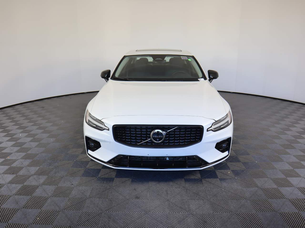 2024 Volvo S60 B5 Plus Dark Theme