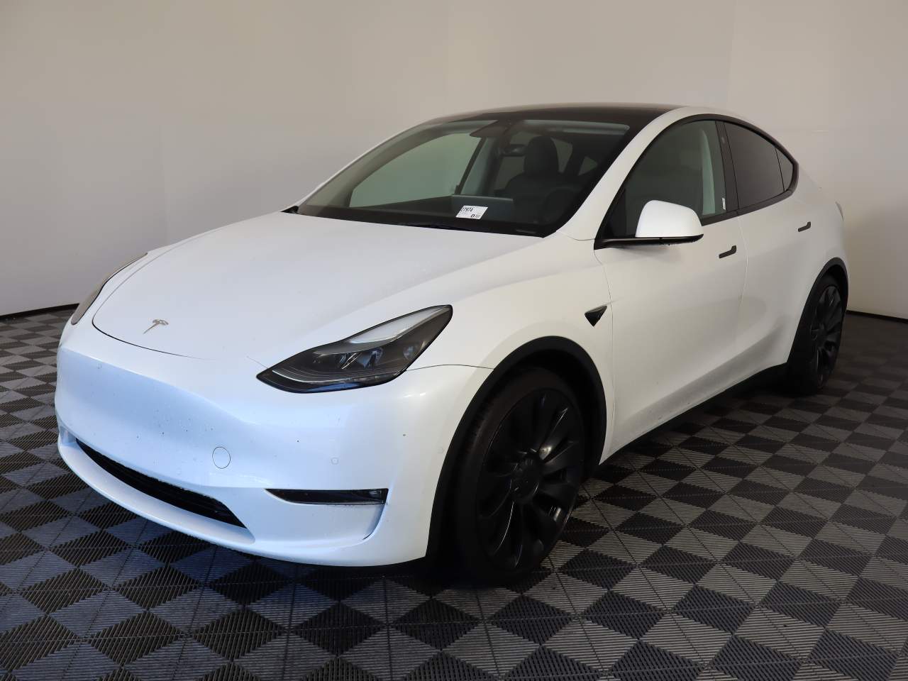 2022 Tesla Model Y Performance Dual Motor All-Wheel Drive's photo