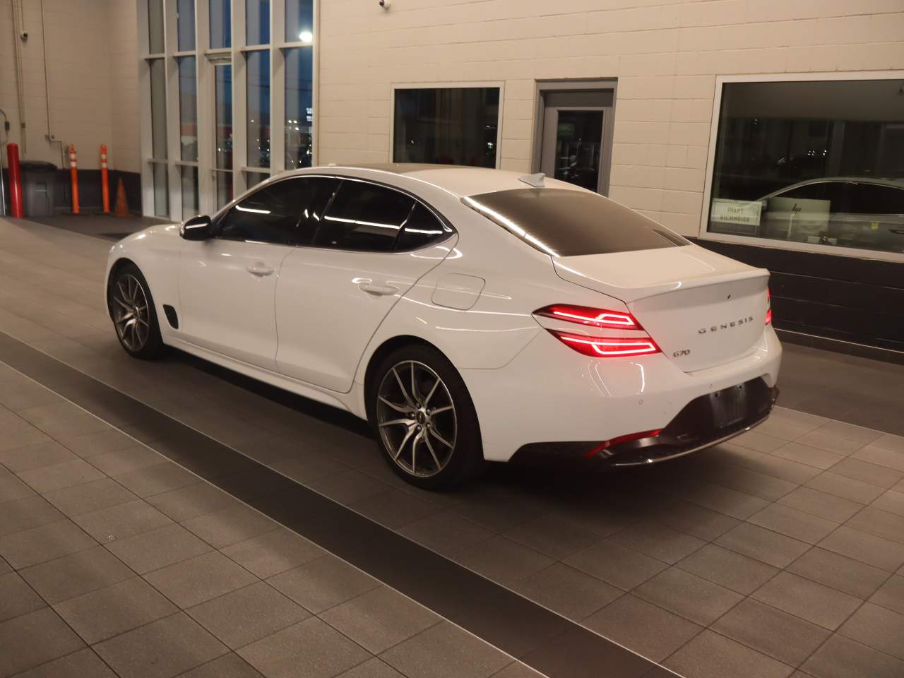 2022 GENESIS G70 Standard photo 4