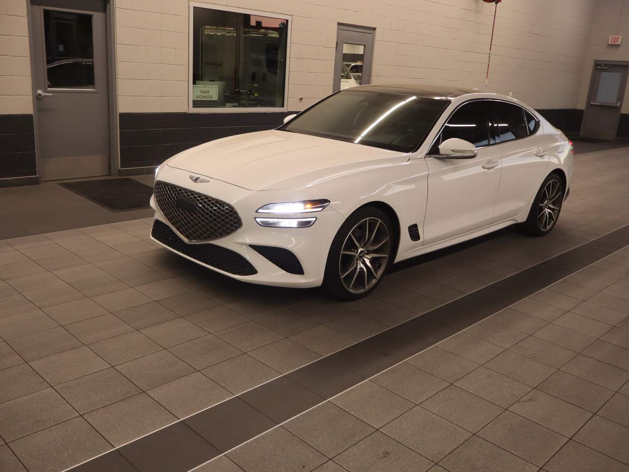 2022 GENESIS G70 Standard photo 1