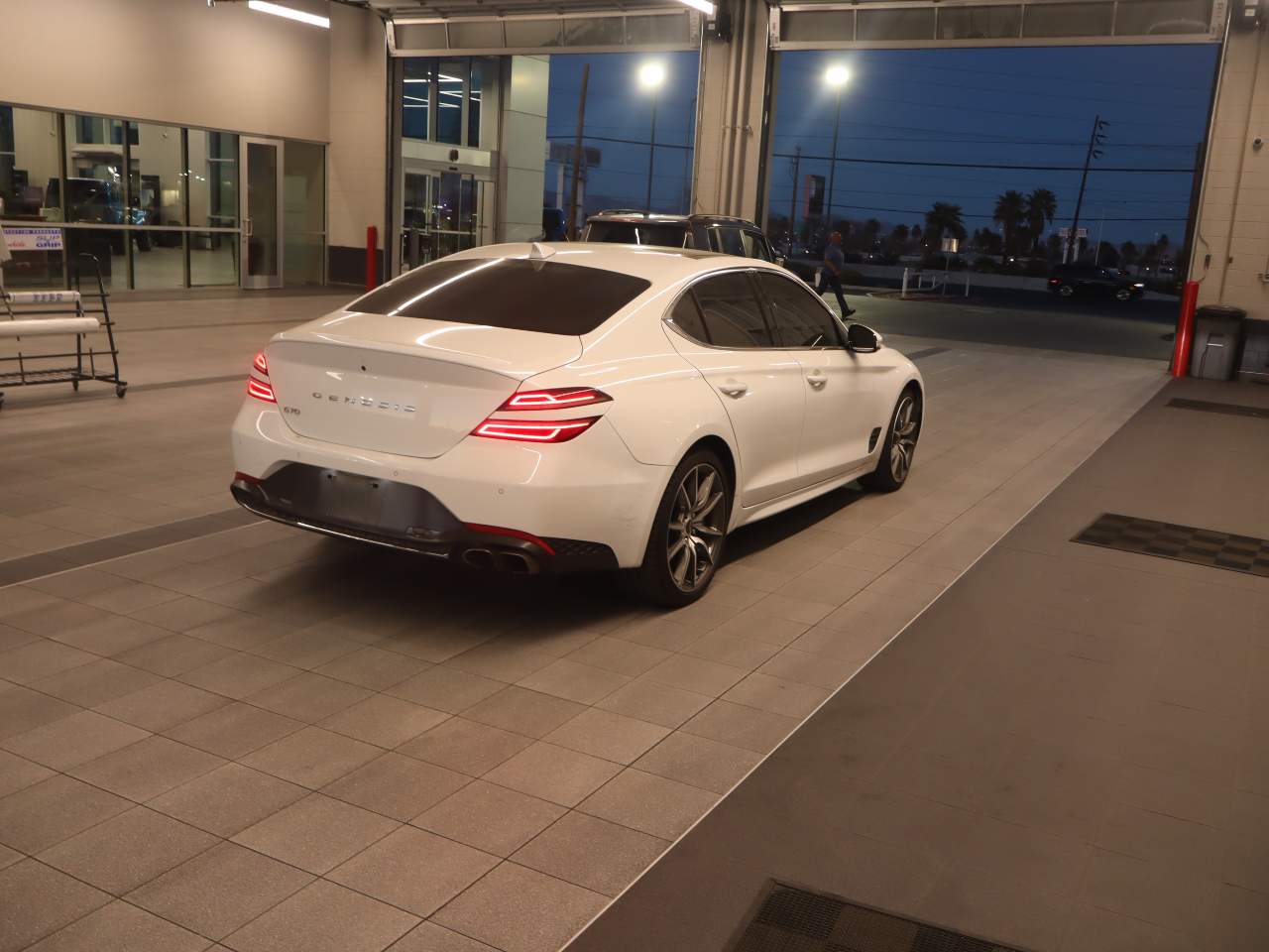 2022 GENESIS G70 Standard photo 5