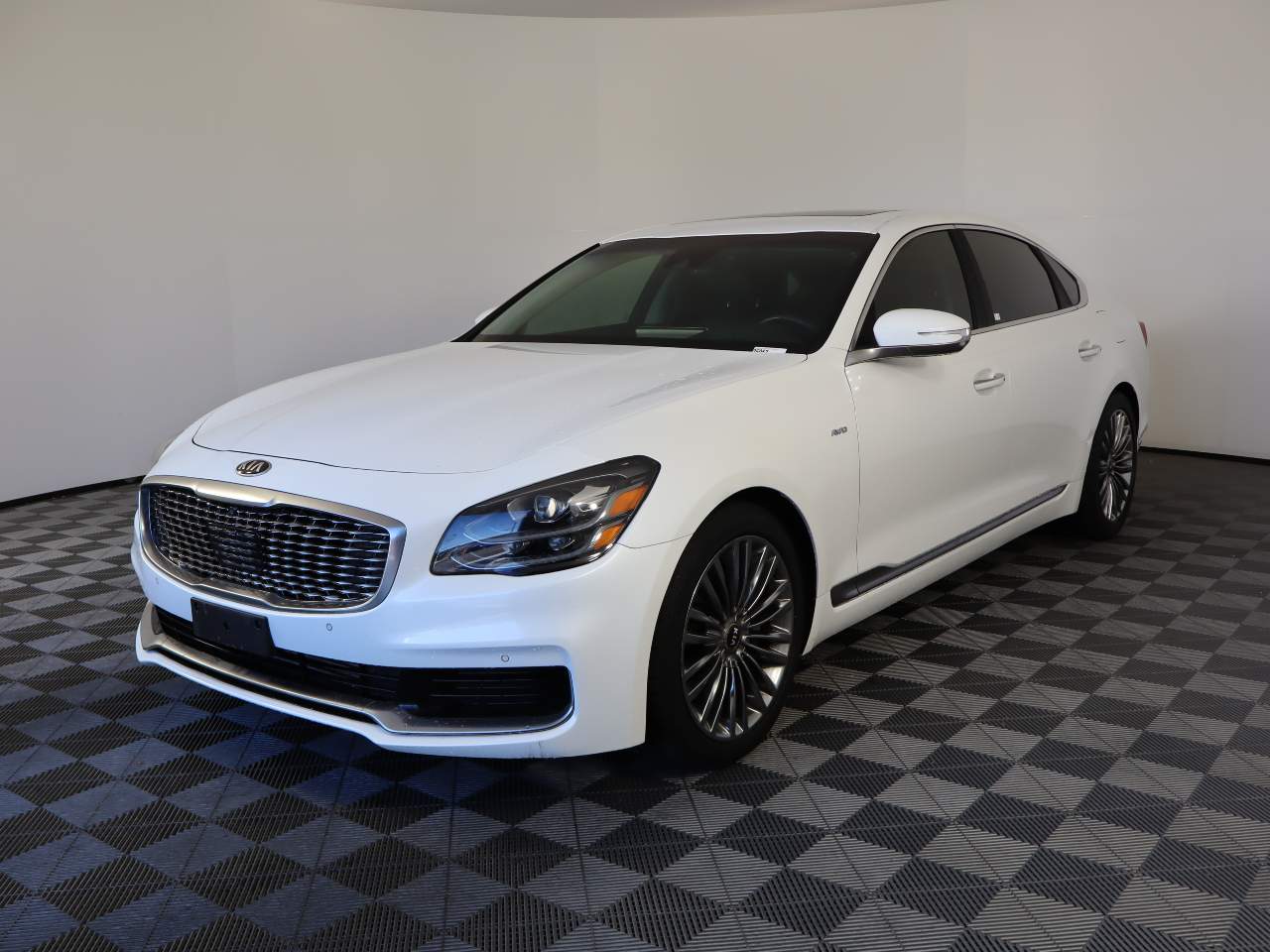 2019 Kia K900 Luxury
