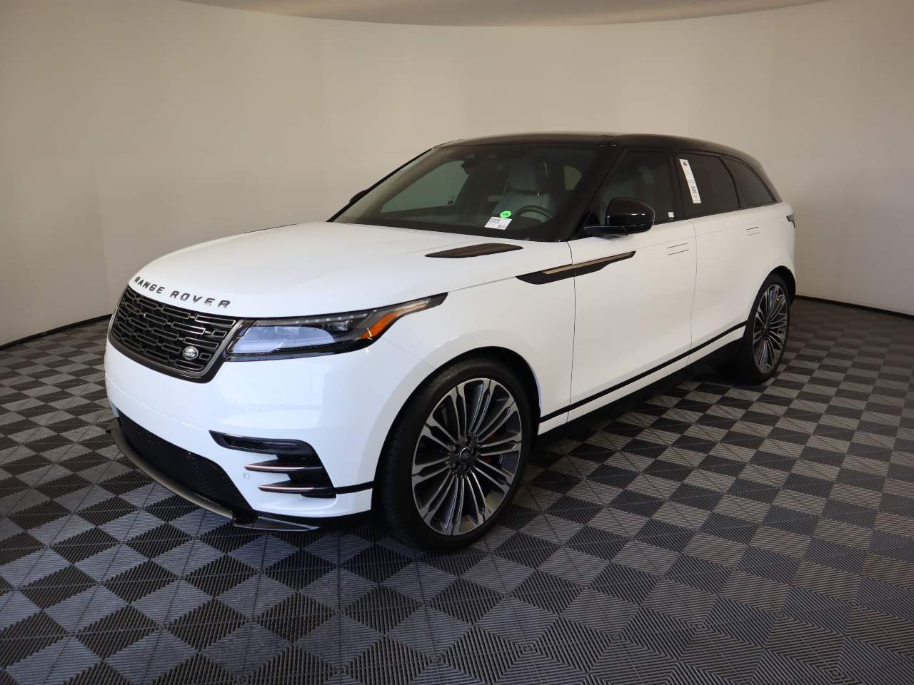 2024 Land Rover Range Rover Velar P400 Dynamic SE