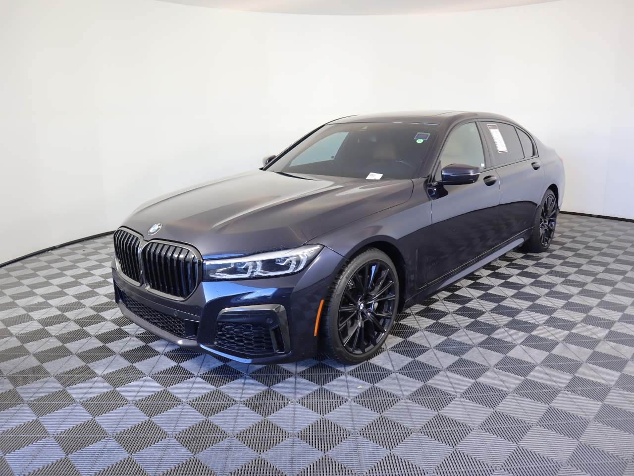 2022 BMW 7-Series 740i