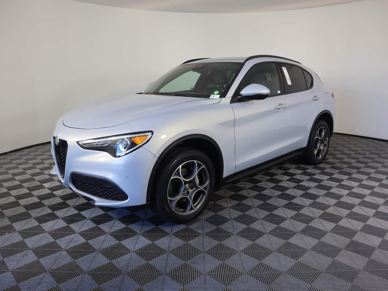 2022 Alfa Romeo Stelvio Base