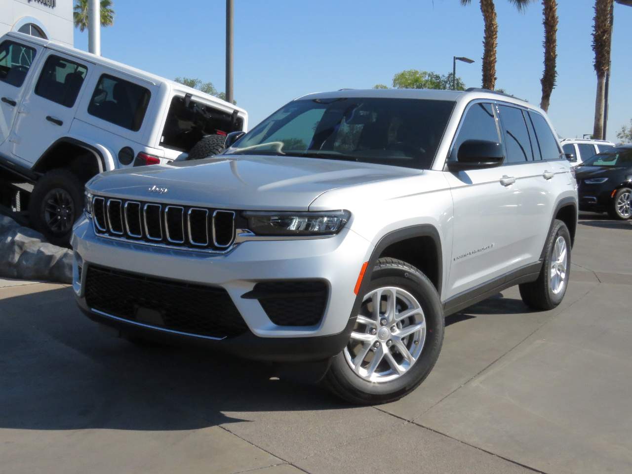 2025 Jeep Grand Cherokee Laredo