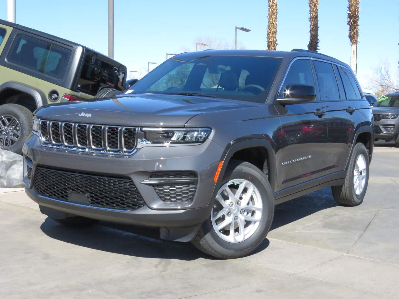 2025 Jeep Grand Cherokee Laredo