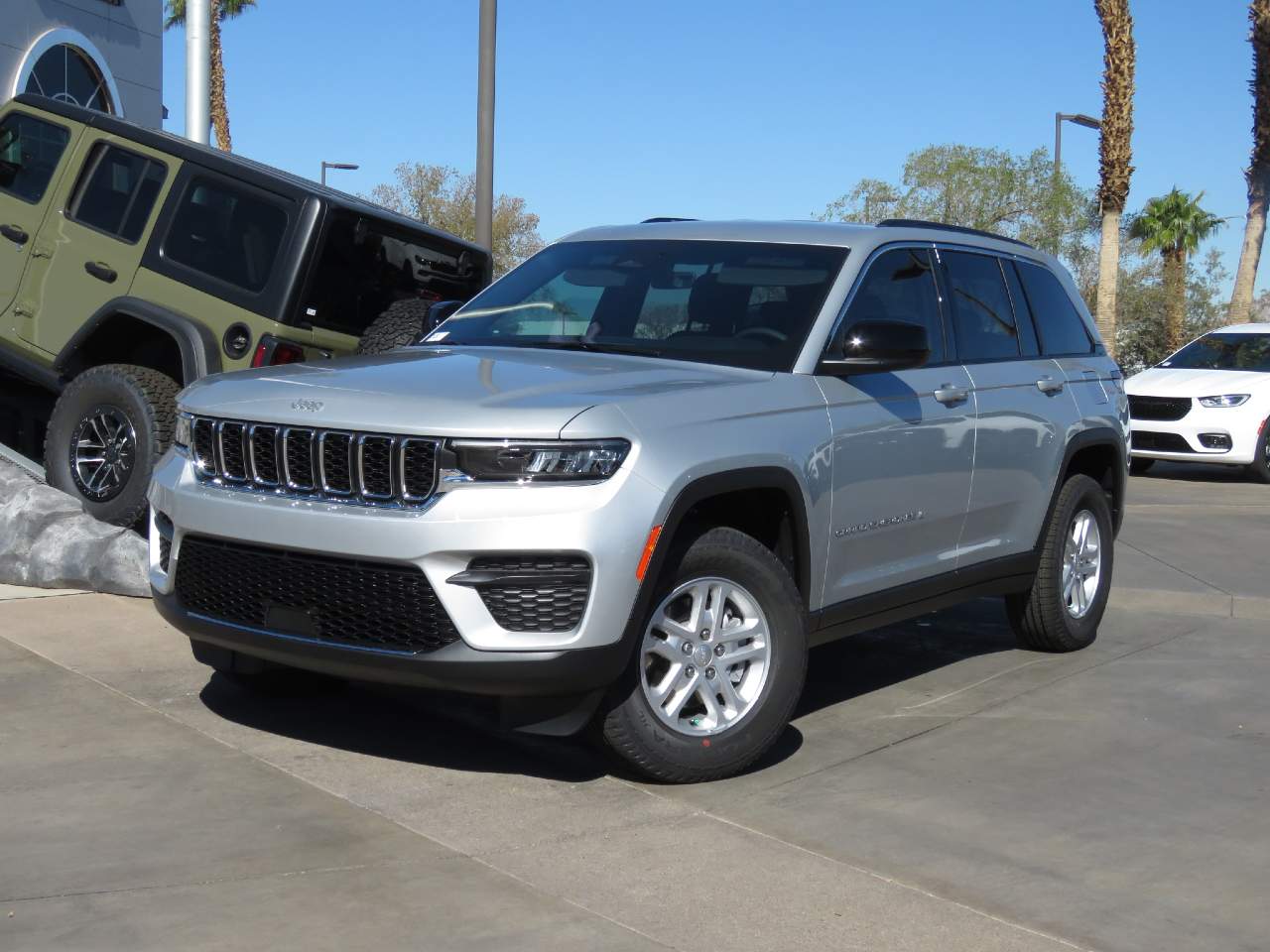 2025 Jeep Grand Cherokee Laredo