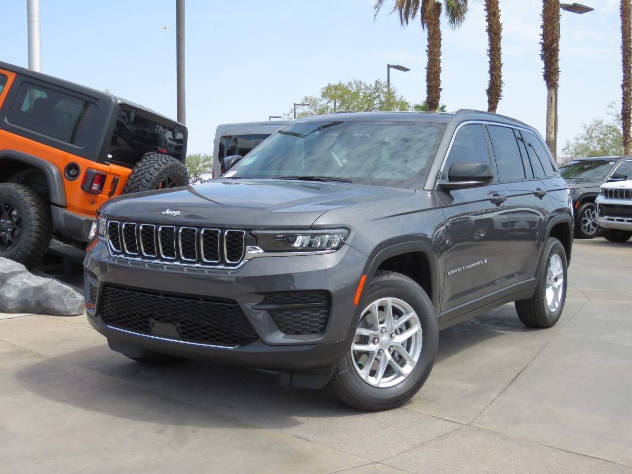 2025 Jeep Grand Cherokee Laredo