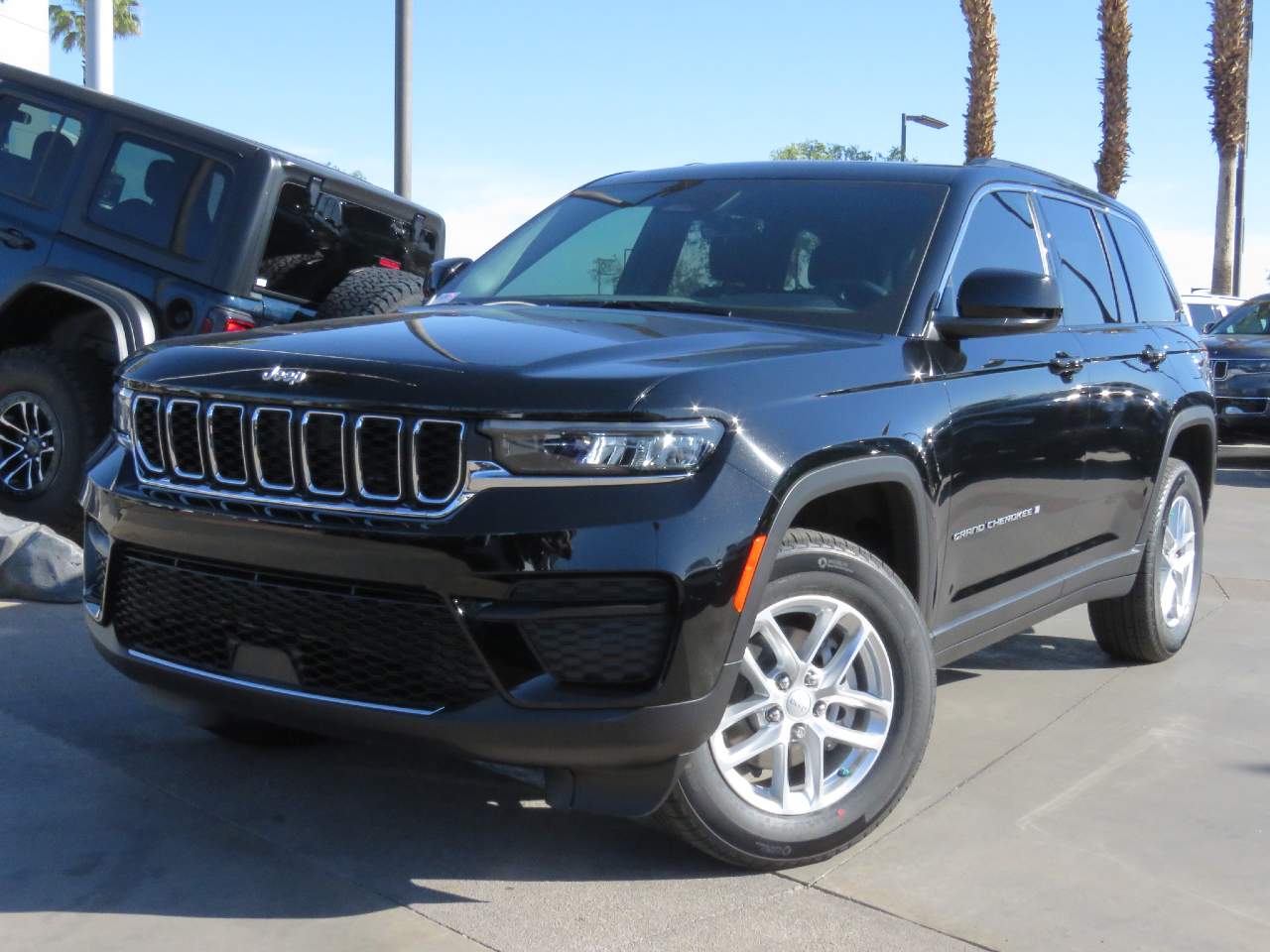 2025 Jeep Grand Cherokee Laredo