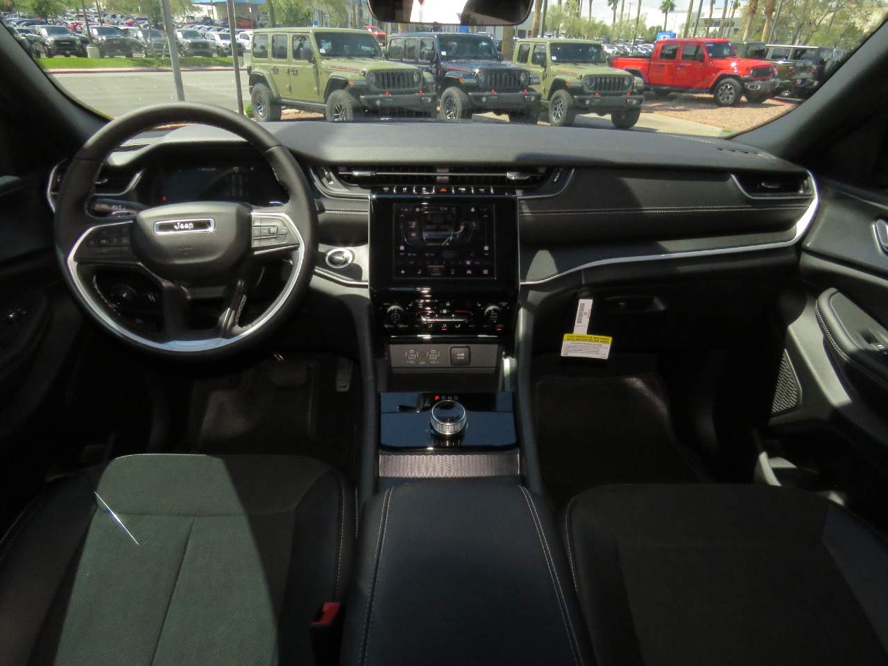 2025 Jeep Grand Cherokee Laredo