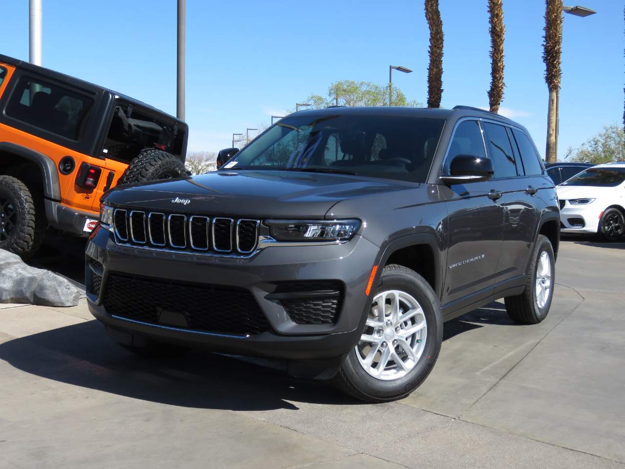 2025 Jeep Grand Cherokee Laredo