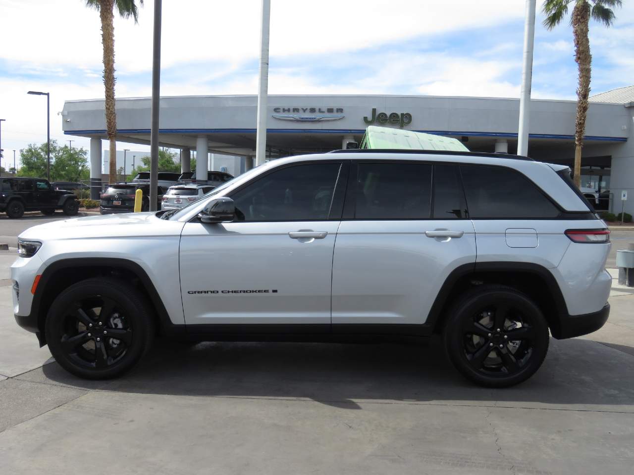 2023 Jeep Grand Cherokee Altitude - Photo 16