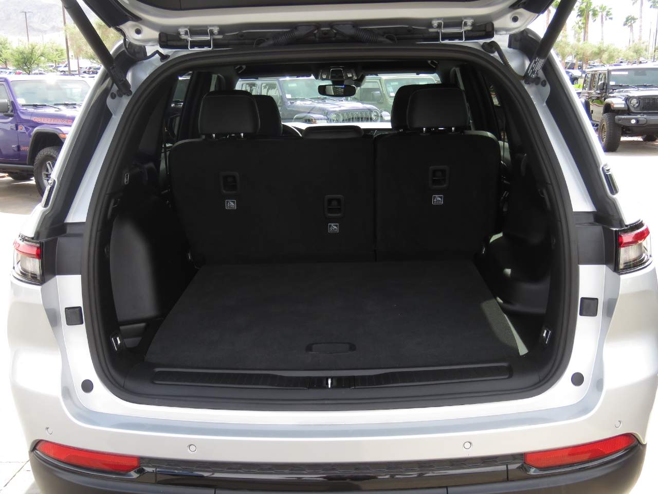 2023 Jeep Grand Cherokee Altitude - Photo 19