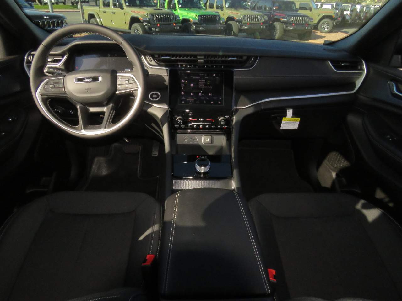 2025 Jeep Grand Cherokee Laredo