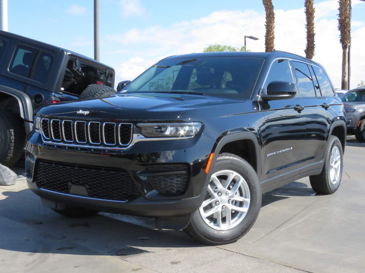 2025 Jeep Grand Cherokee Laredo