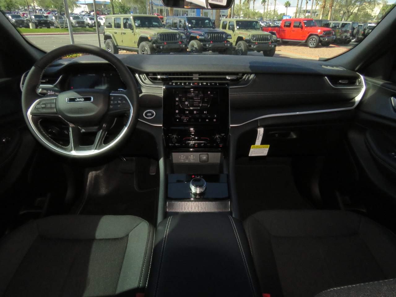 2025 Jeep Grand Cherokee Laredo