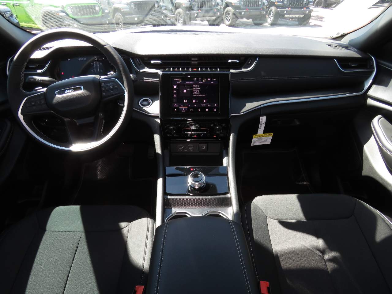 2025 Jeep Grand Cherokee Laredo