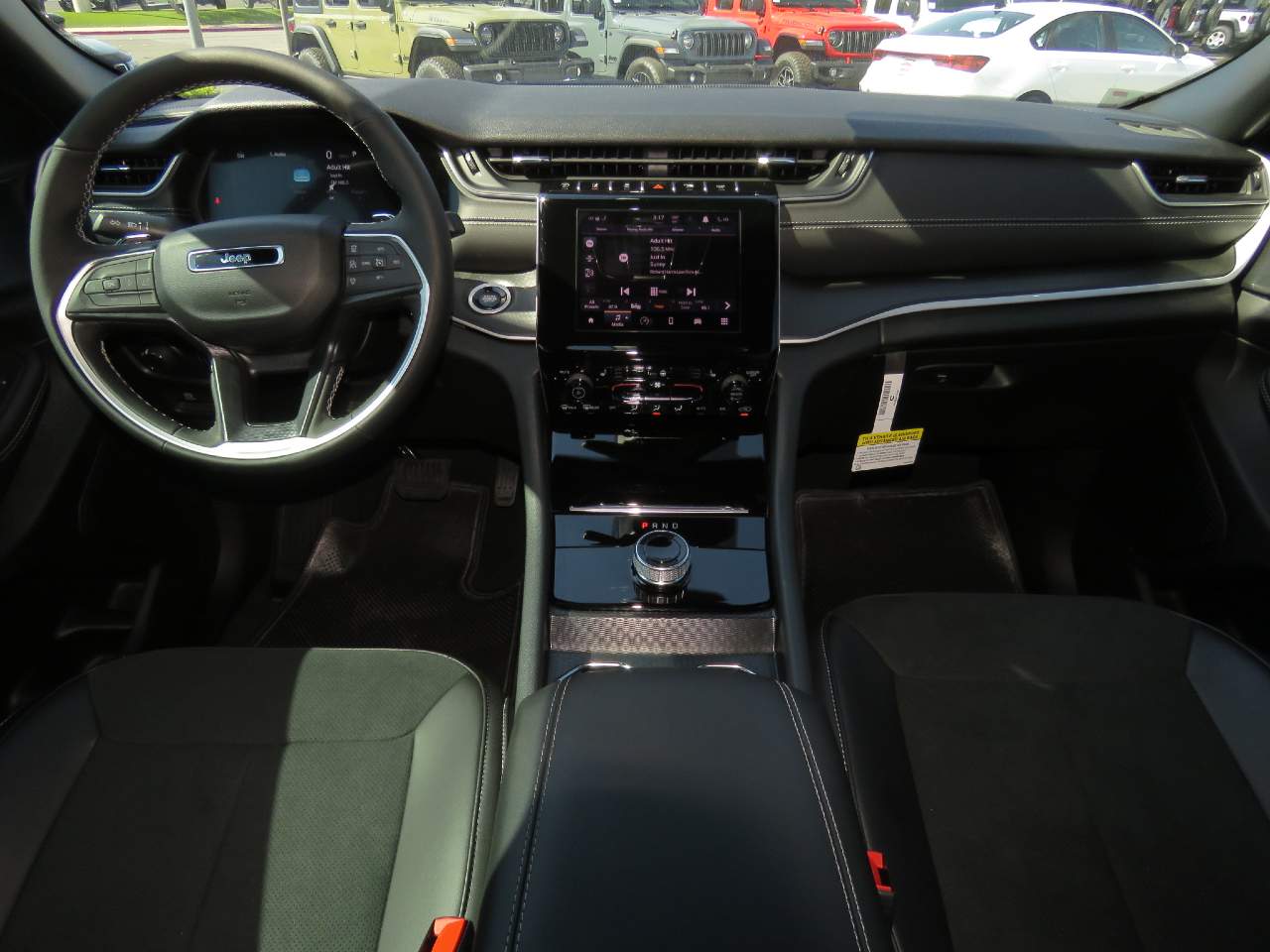 2025 Jeep Grand Cherokee Laredo