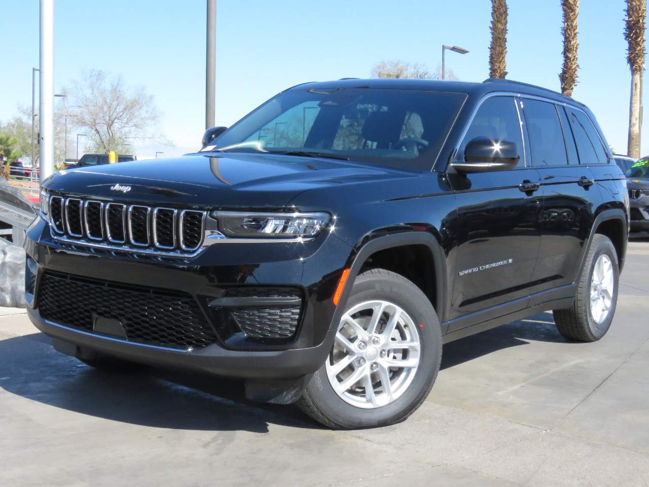 2025 Jeep Grand Cherokee Laredo