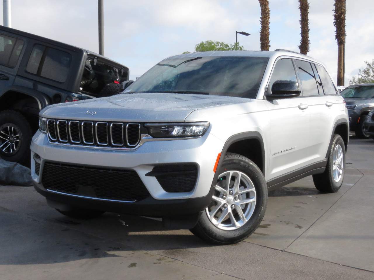 2025 Jeep Grand Cherokee Laredo