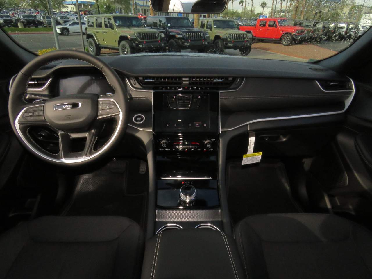 2025 Jeep Grand Cherokee Laredo