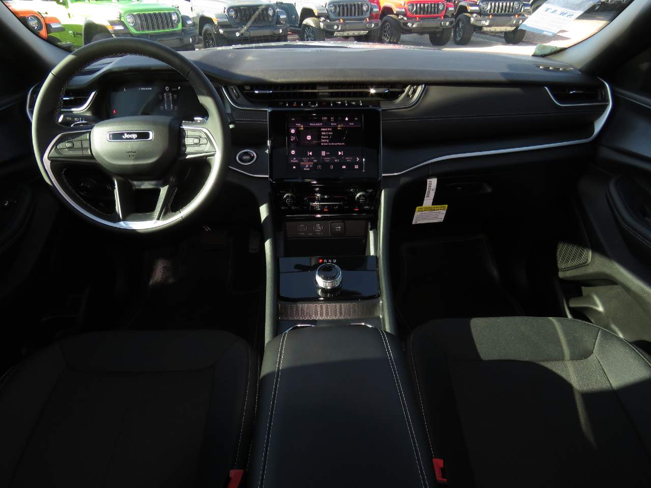 2025 Jeep Grand Cherokee Laredo
