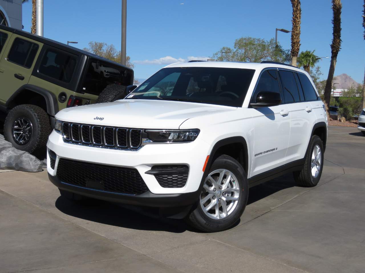 2025 Jeep Grand Cherokee Laredo