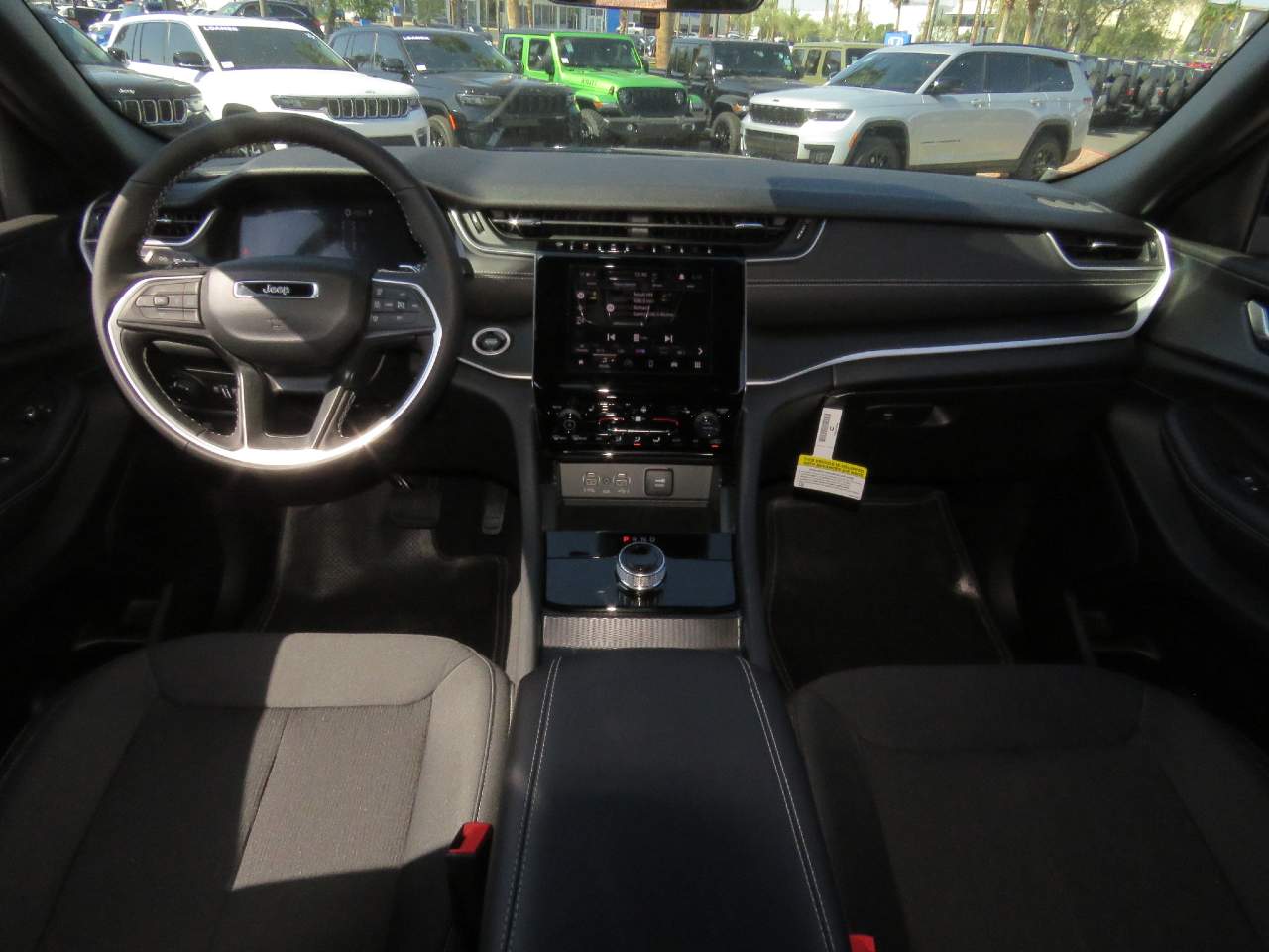2025 Jeep Grand Cherokee Laredo