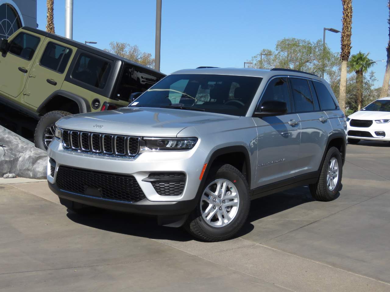 2025 Jeep Grand Cherokee Laredo