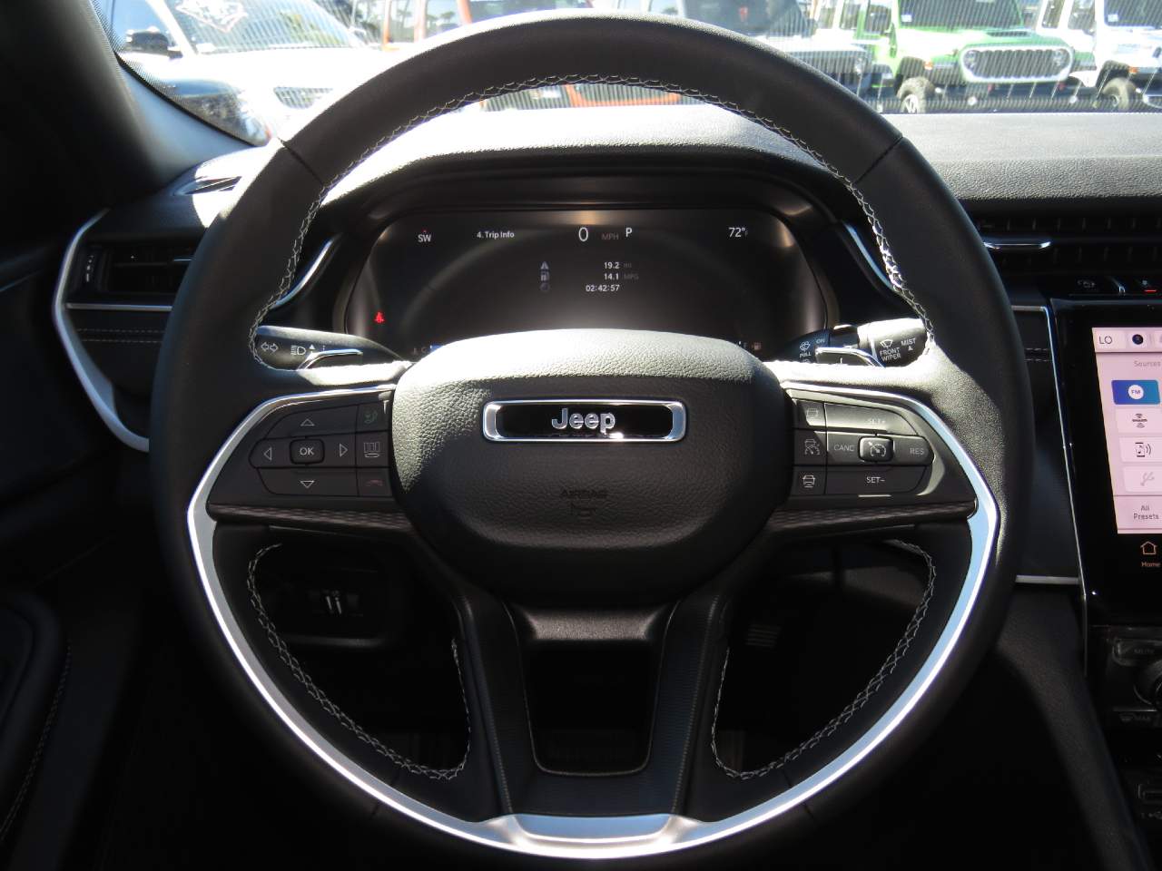 2027 Jeep Grand Cherokee Laredo