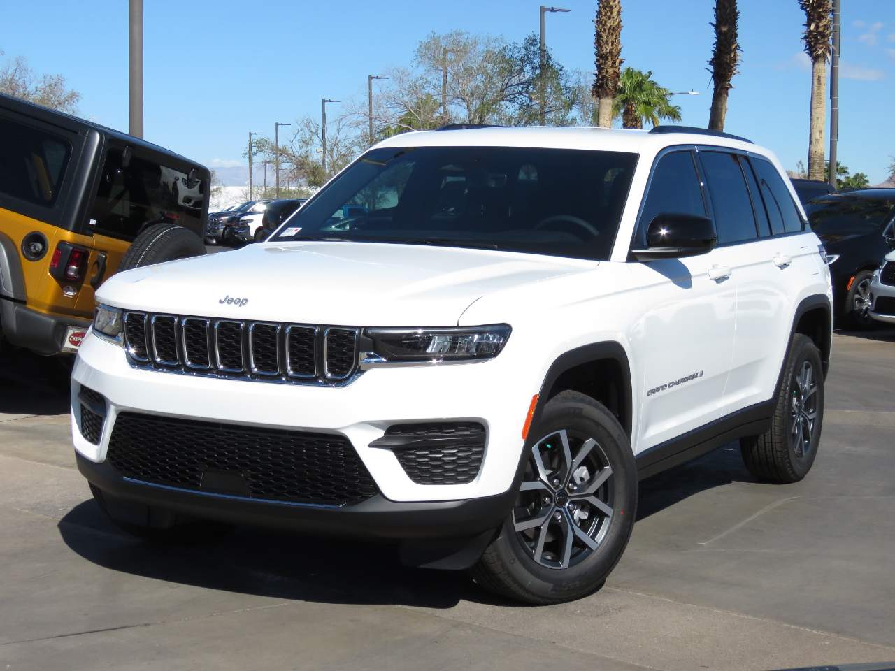 2027 Jeep Grand Cherokee Laredo