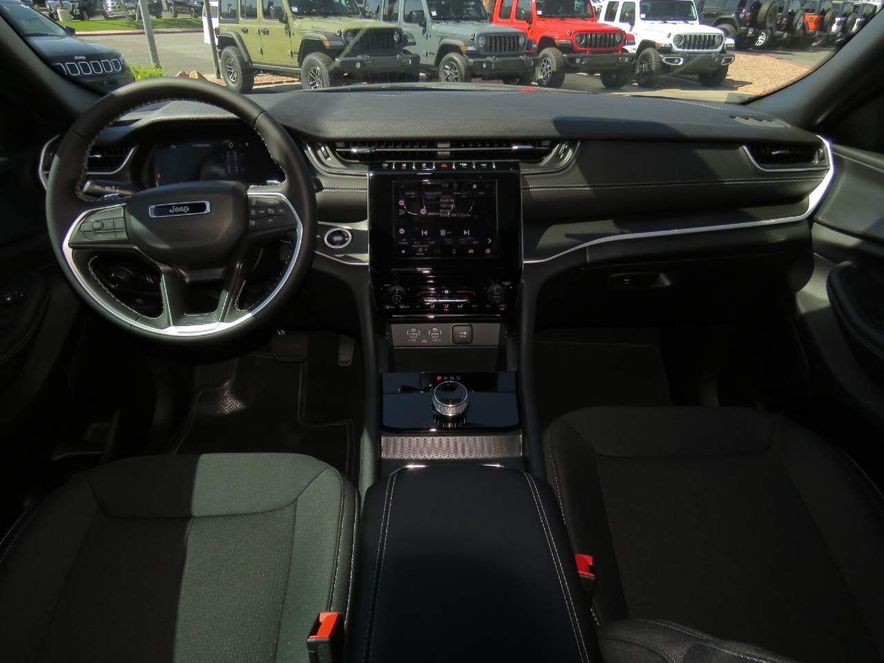 2025 Jeep Grand Cherokee Laredo