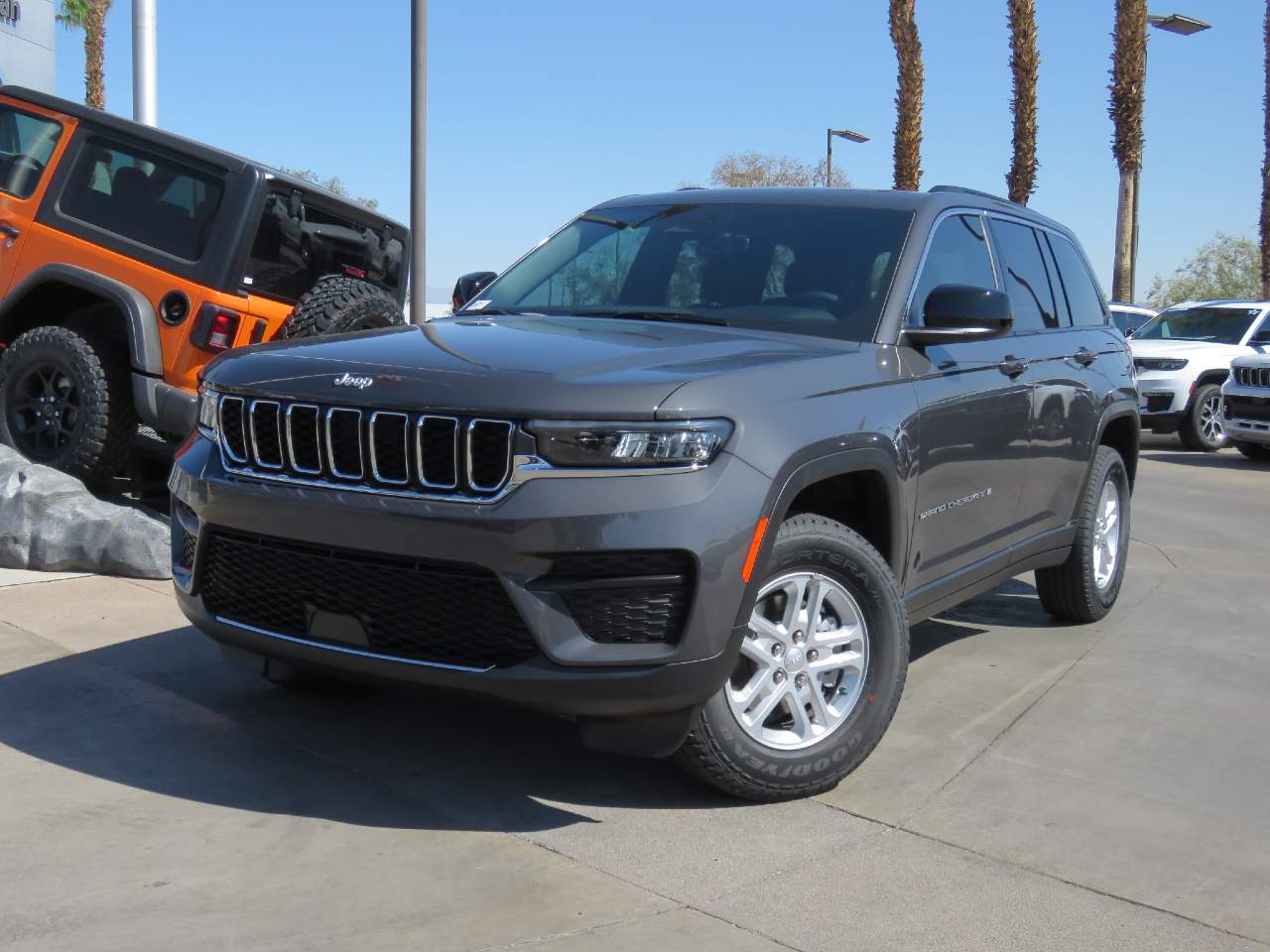 2025 Jeep Grand Cherokee Laredo