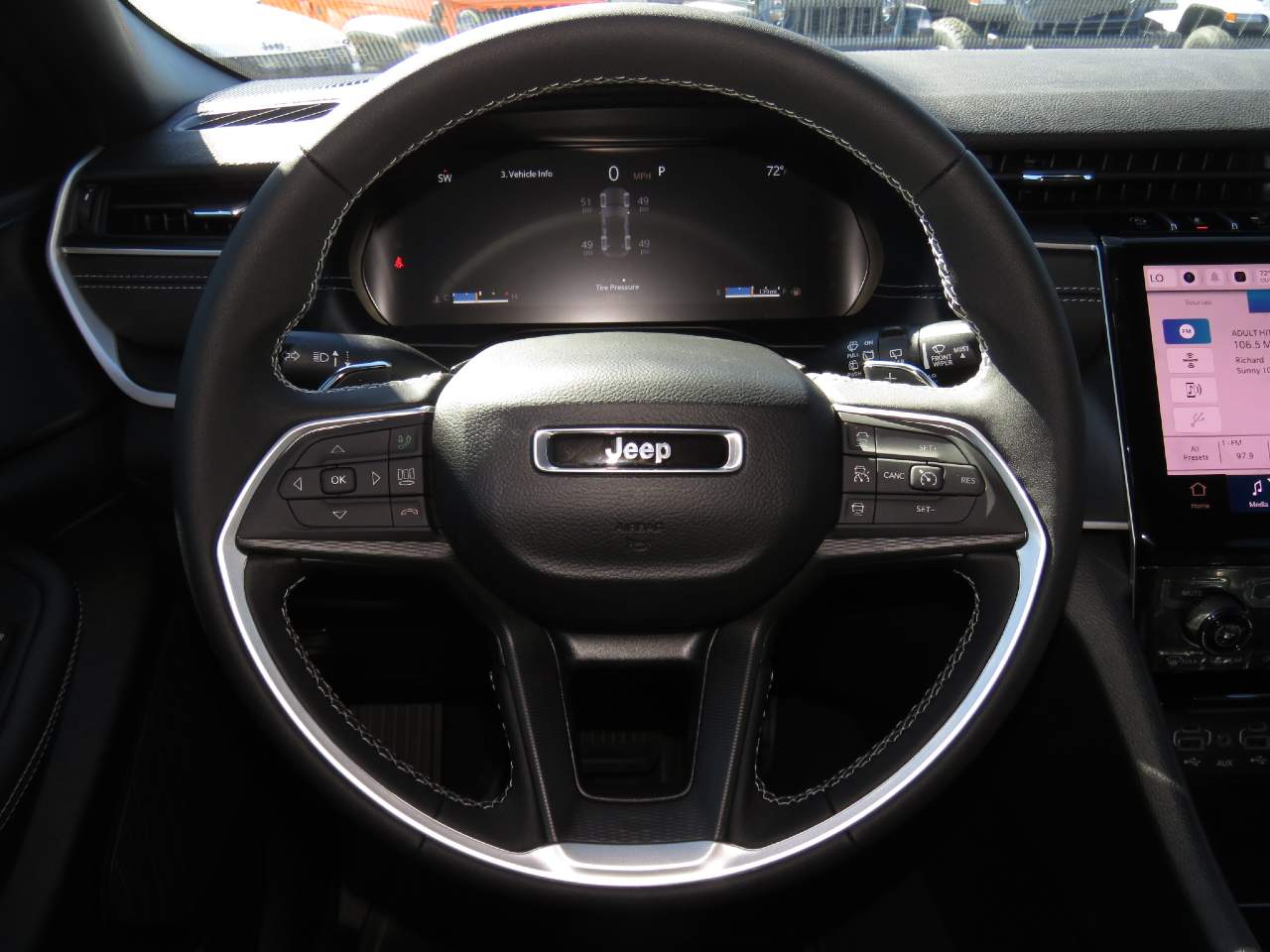 2027 Jeep Grand Cherokee Laredo