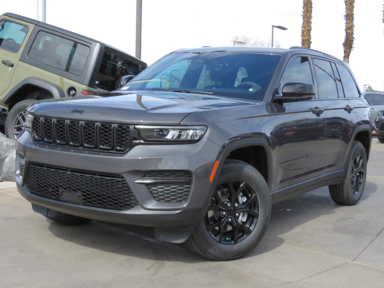 2025 Jeep Grand Cherokee Laredo