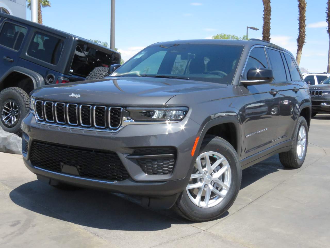 2025 Jeep Grand Cherokee Laredo