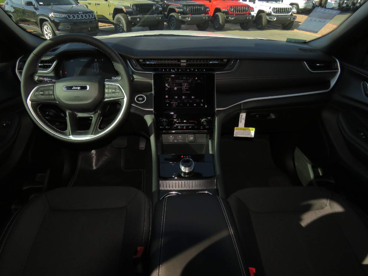 2025 Jeep Grand Cherokee Laredo