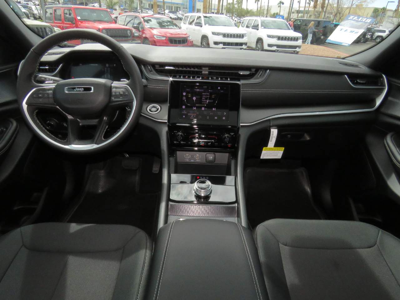 2025 Jeep Grand Cherokee Laredo