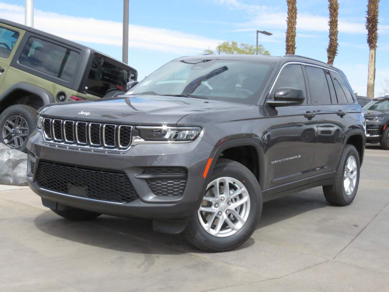 2025 Jeep Grand Cherokee Laredo