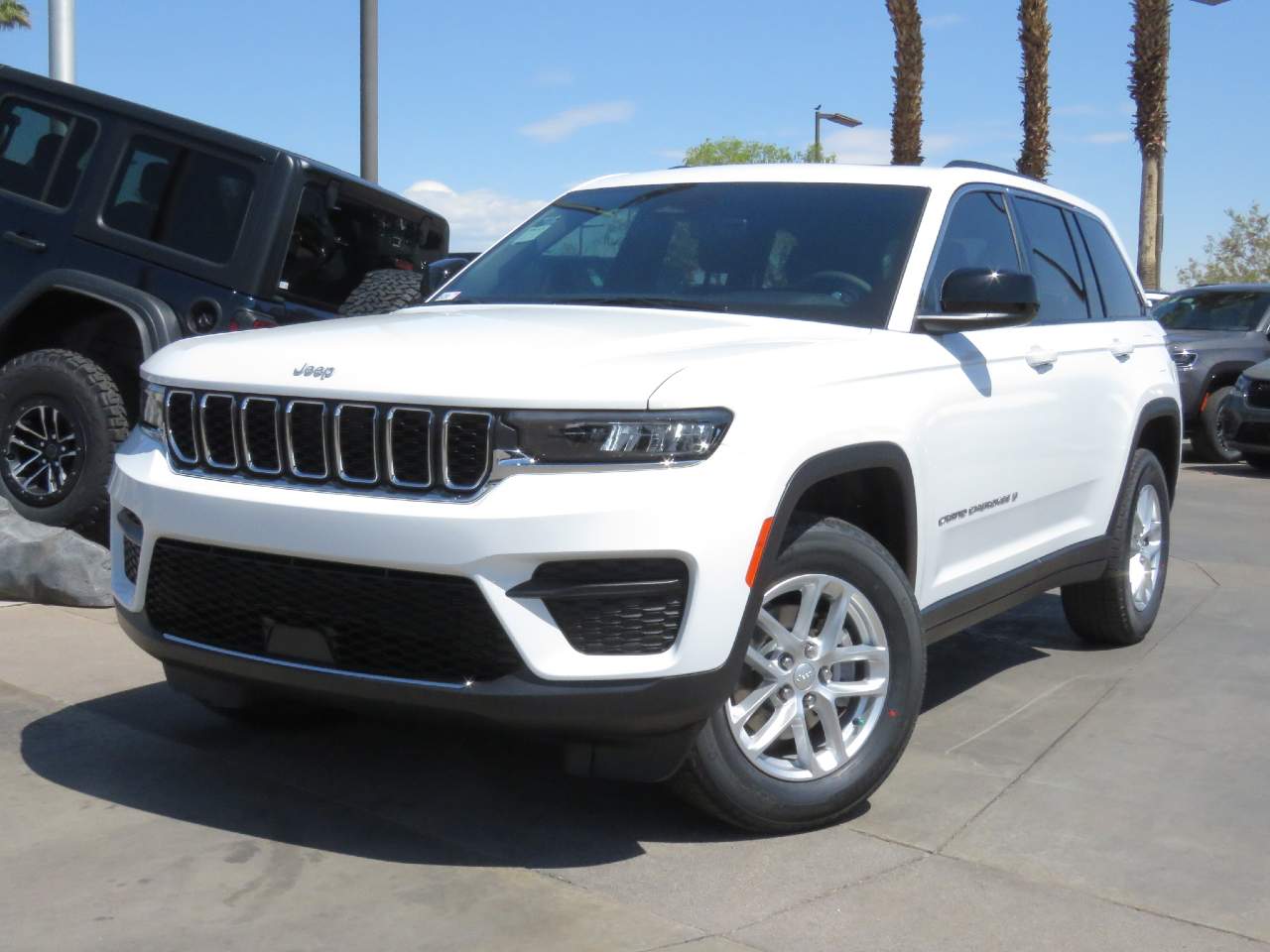 2025 Jeep Grand Cherokee Laredo