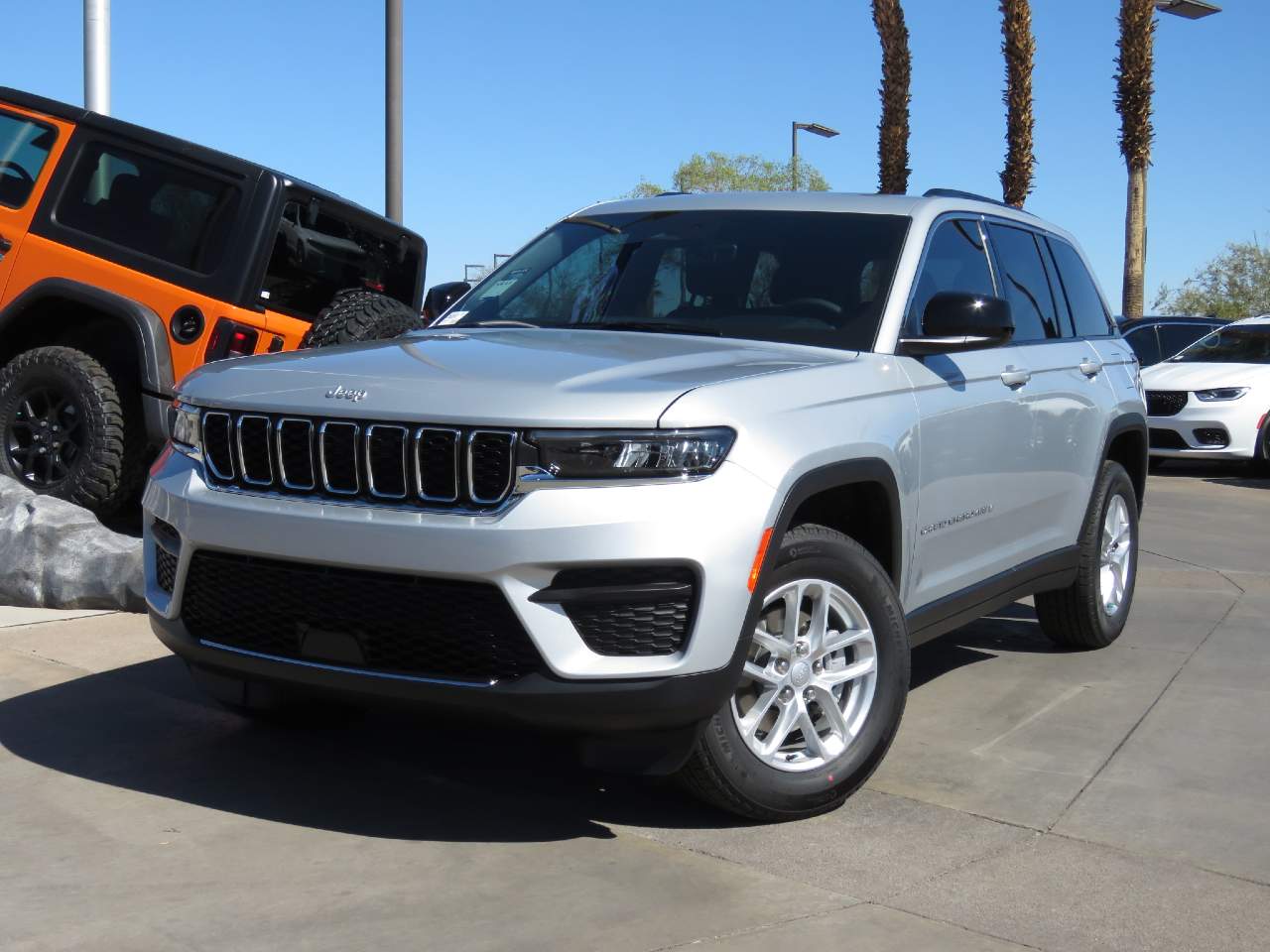 2025 Jeep Grand Cherokee Laredo