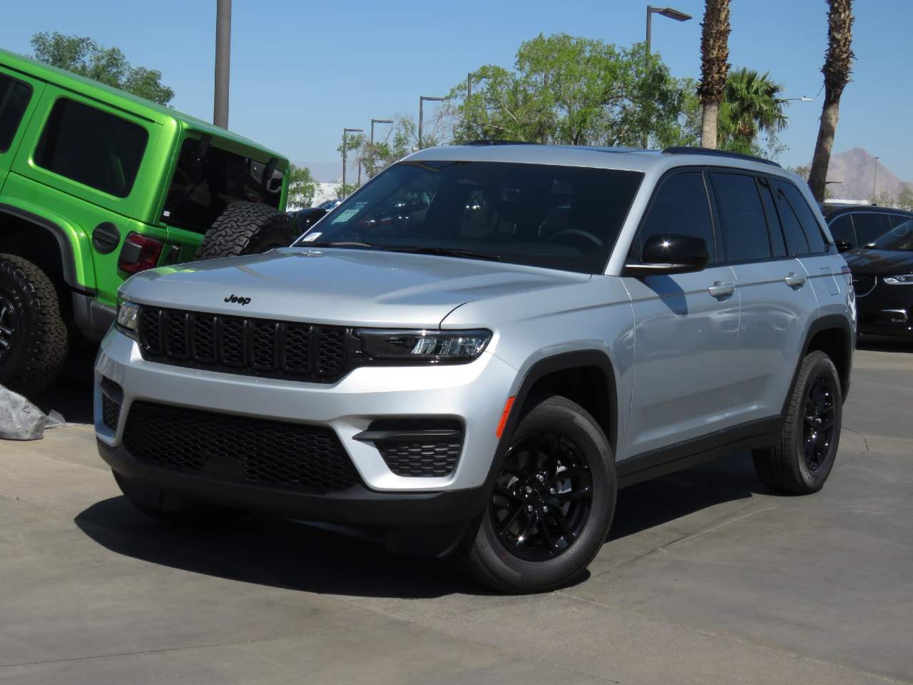 2025 Jeep Grand Cherokee Laredo