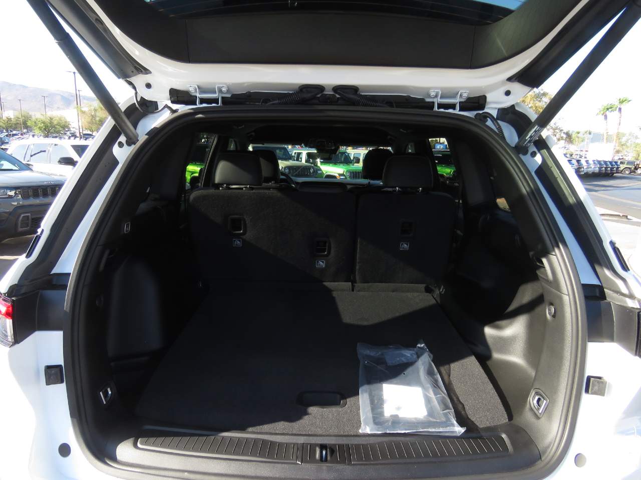 2026 Jeep Grand Cherokee Laredo Altitude