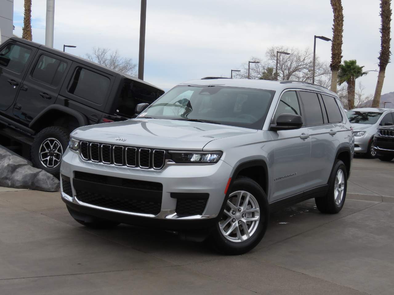 2023 Jeep Grand Cherokee L Laredo