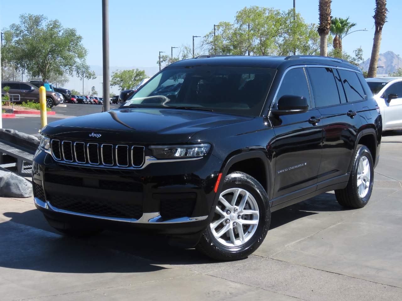 2022 Jeep Grand Cherokee L Laredo