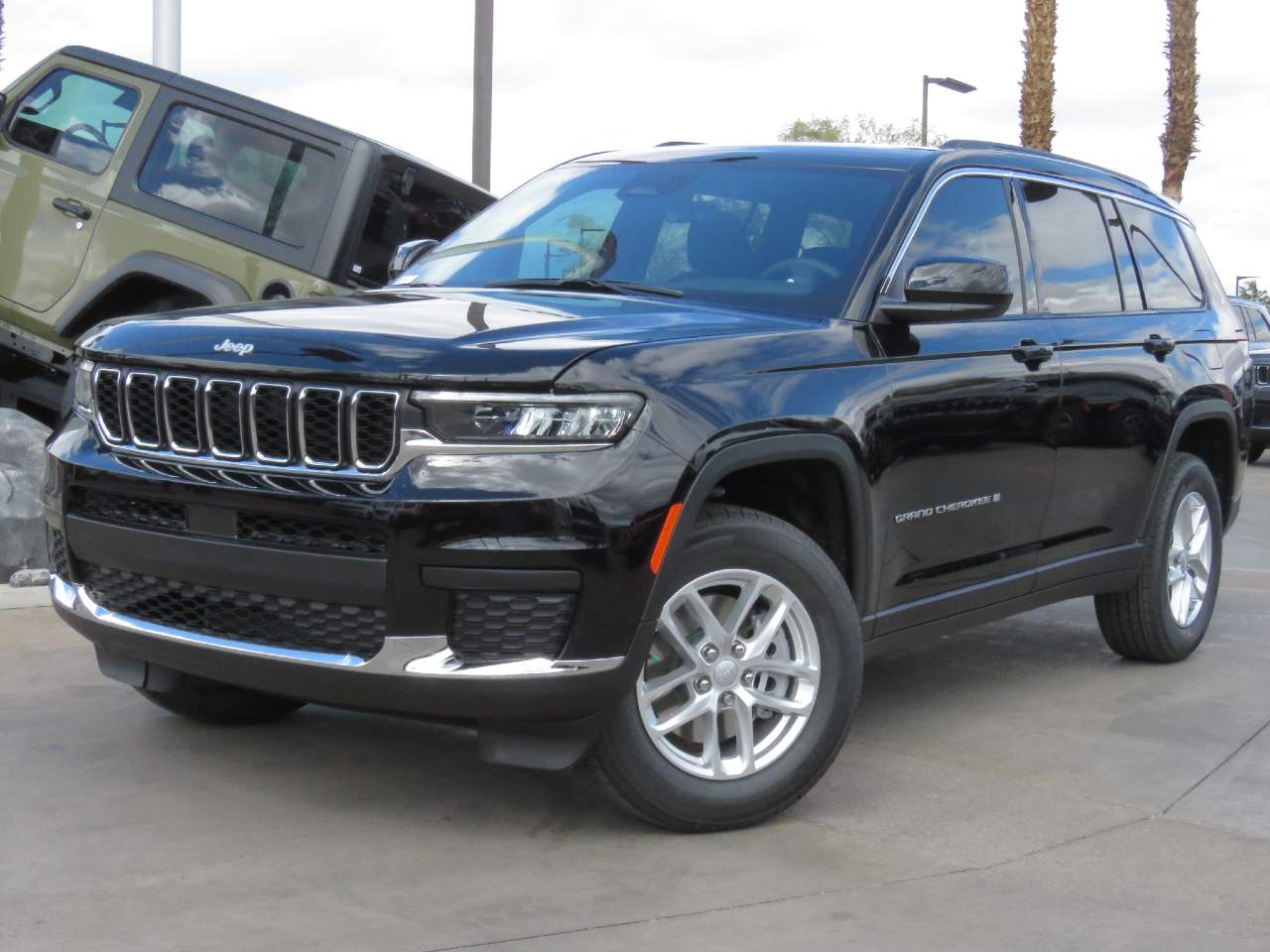 2025 Jeep Grand Cherokee L Laredo