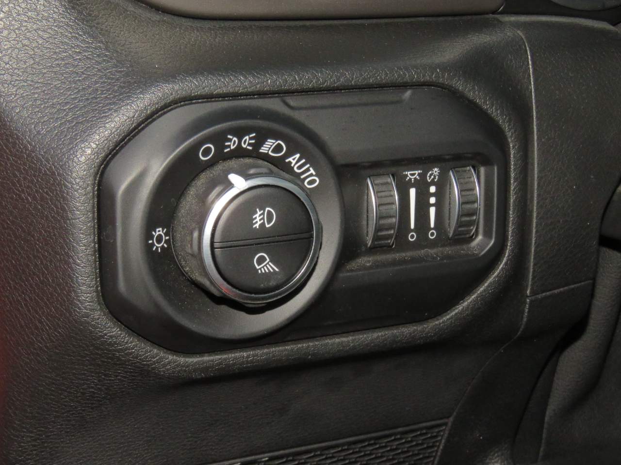 2020 Jeep Gladiator Sport Crew Cab