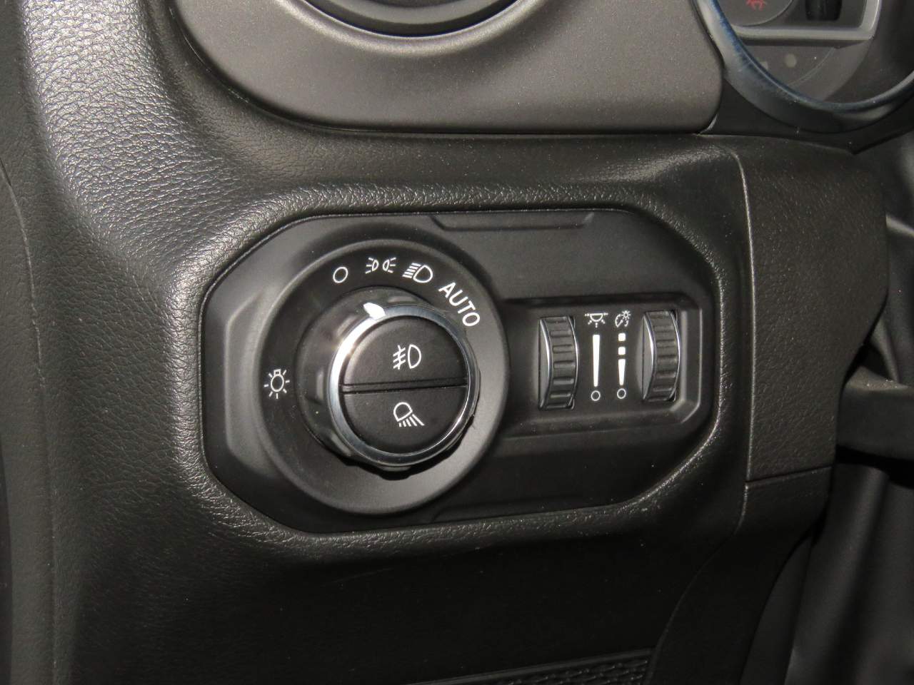 2022 Jeep Gladiator Willys Crew Cab