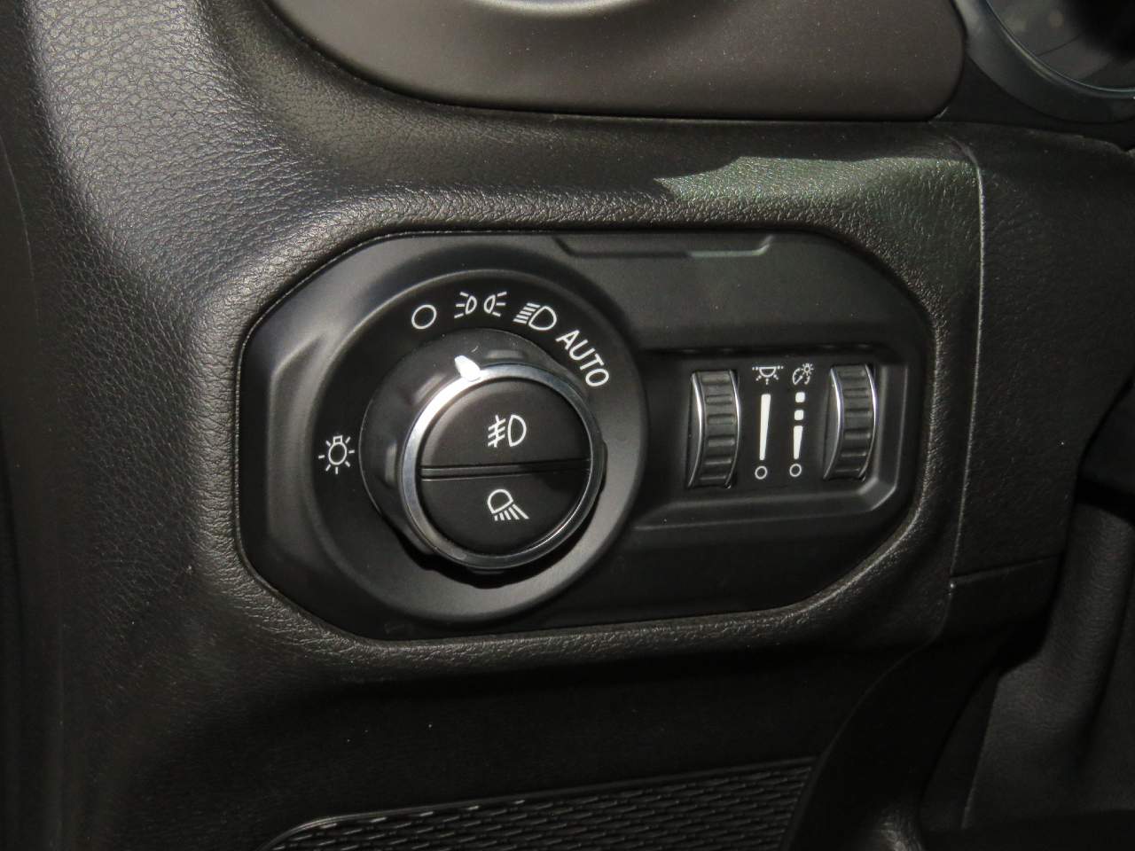 2020 Jeep Gladiator Sport Crew Cab